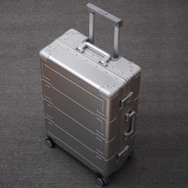 THE ESSENTIAL ALUMINIUM LUGGAGE - Cabin
